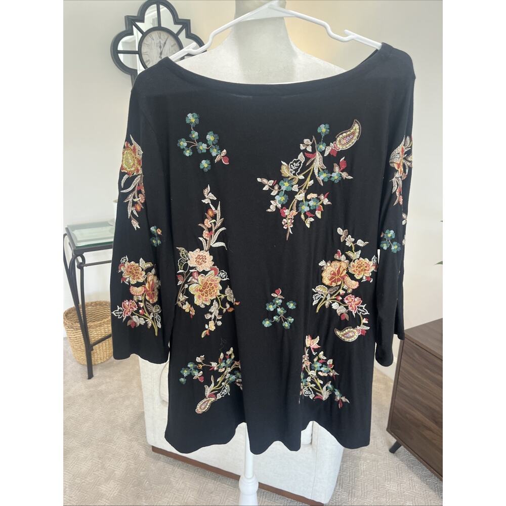 J Jill Size 1X Black Embroidered 3/4 Sleeve Top Shirt Flowers Floral 2 Sided - Picture 2 of 10